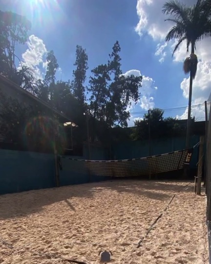 Quadra de areia do Mareva com a rede montada